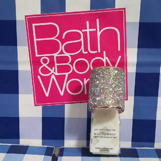 Bath & Body Works(バスアンドボディーワークス)のバスアンドボディワークス ウォールフラワー プラグ コスメ/美容のリラクゼーション(アロマポット/アロマランプ/芳香器)の商品写真