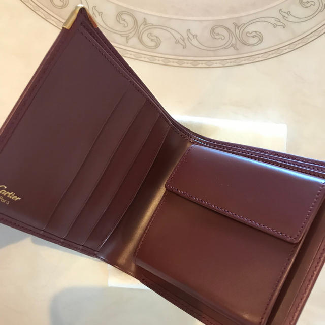 Cartier(カルティエ)のカルティエ  二つ折り 財布 ボルドー　マストライン レディースのファッション小物(財布)の商品写真