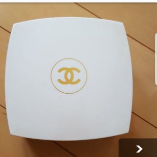 シャネル(CHANEL)のCHANEL ボディパウダー  きらりんさん専用(香水(女性用))