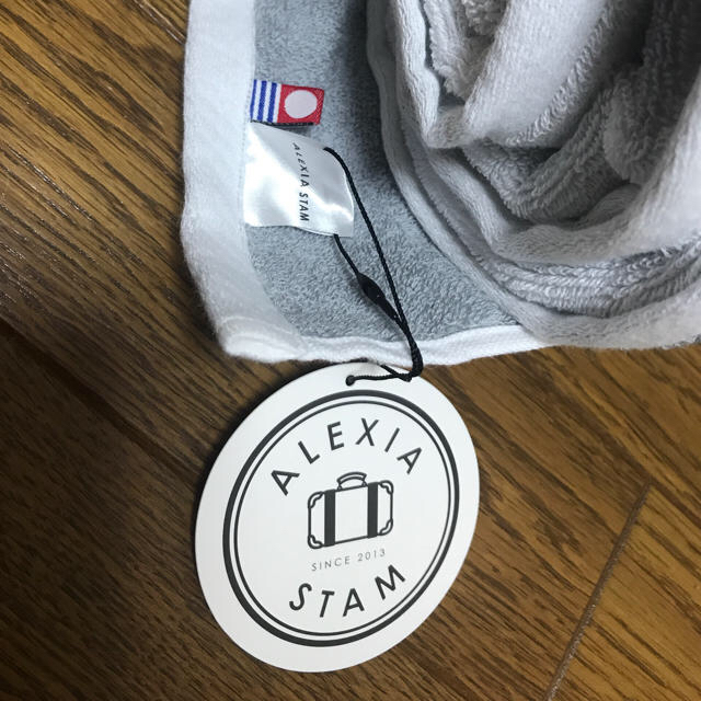 ALEXIA STAM(アリシアスタン)のAlexiastam Beach towel2018 グレー インテリア/住まい/日用品の日用品/生活雑貨/旅行(タオル/バス用品)の商品写真