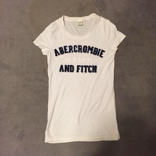 Abercrombie&Fitch(アバクロンビーアンドフィッチ)の大人気🎶アバクロ レディースのトップス(Tシャツ(半袖/袖なし))の商品写真