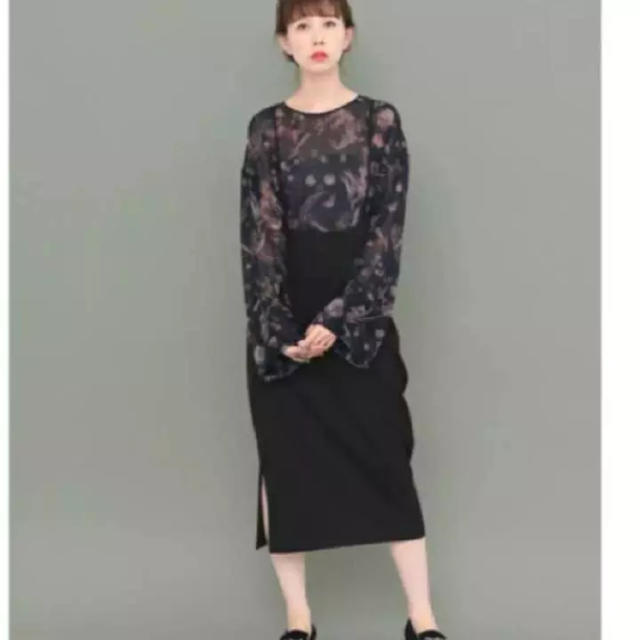 KBF(ケービーエフ)の完売品 KBF バッククロスハイウエストスカート ブラック 黒 レディースのスカート(ひざ丈スカート)の商品写真