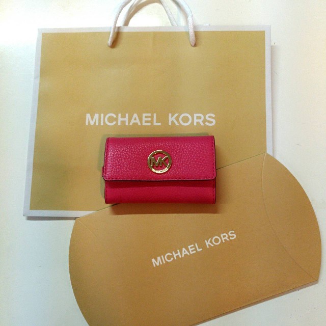 Michael Kors(マイケルコース)の新品新色　贈り物　MICHAEL KORS♡マイケル コース♡キーケース♡ピンク レディースのファッション小物(キーケース)の商品写真