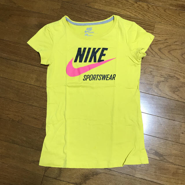 NIKE(ナイキ)のナイキ Tシャツ レディースのトップス(Tシャツ(半袖/袖なし))の商品写真