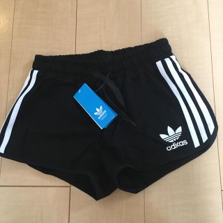 アディダス(adidas)のadidas originals アディダス ショートパンツ ブラック ホワイト(ショートパンツ)