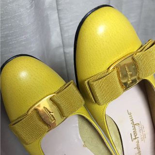 サルヴァトーレフェラガモ(Salvatore Ferragamo)のVARA♡イエローパンプス(ハイヒール/パンプス)