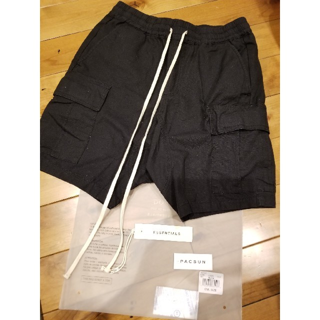 FEAR OF GOD(フィアオブゴッド)のS FOG Essentials cargo shorts メンズのパンツ(ショートパンツ)の商品写真