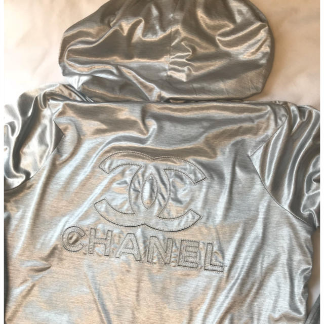 CHANEL(シャネル)のCHANEL シャネル★Bigココマーク ロゴ パーカー シルバー レア物！ レディースのトップス(パーカー)の商品写真