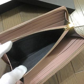 0時までの限定お値下げ、SAINT LAURENT　ピンクベージュ　二つ折り財布