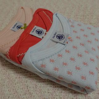 プチバトー(PETIT BATEAU)のプチバトー女の子86㎝ 新品ロンパース❣️(ロンパース)