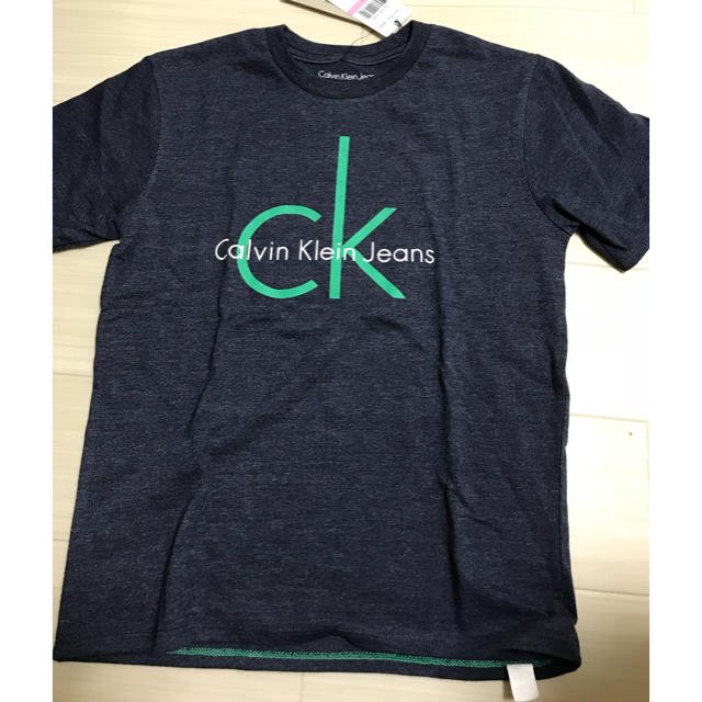 Calvin Klein(カルバンクライン)の新品 Calvin Klein Tシャツ キッズ/ベビー/マタニティのキッズ服男の子用(90cm~)(Tシャツ/カットソー)の商品写真