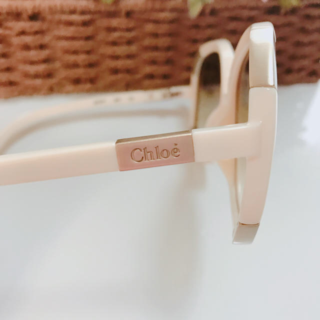 Chloe(クロエ)のMOMO様専用♡クロエ♡ホワイトサングラス レディースのファッション小物(サングラス/メガネ)の商品写真