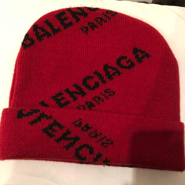 Balenciaga(バレンシアガ)のバレンシアガ ニット帽 レッド レディースの帽子(ニット帽/ビーニー)の商品写真