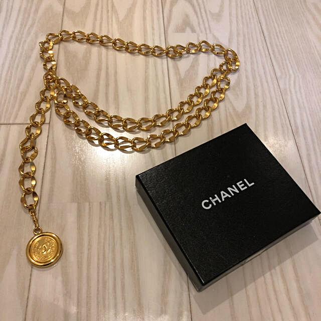 CHANEL(シャネル)のメナム様 専用☆ シャネル ビンテージゴールドチェーンベルト  レディースのファッション小物(ベルト)の商品写真