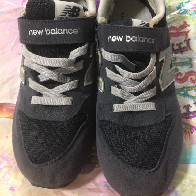 New Balance(ニューバランス)のさんベル様専用ニューバランス  22cm 靴 シューズ  キッズ キッズ/ベビー/マタニティのキッズ靴/シューズ(15cm~)(スニーカー)の商品写真