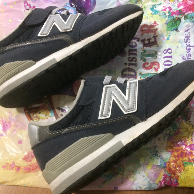 New Balance(ニューバランス)のさんベル様専用ニューバランス  22cm 靴 シューズ  キッズ キッズ/ベビー/マタニティのキッズ靴/シューズ(15cm~)(スニーカー)の商品写真