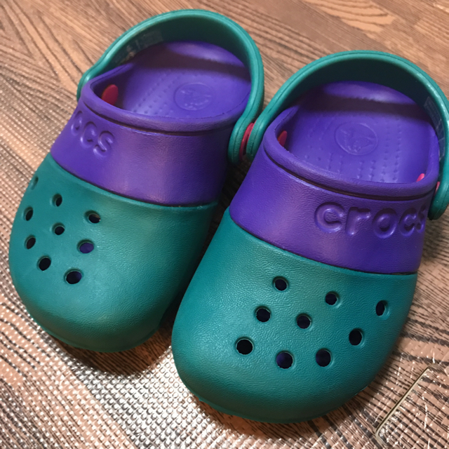 crocs(クロックス)の美品！！クロックス  c7 15センチ  キッズ/ベビー/マタニティのキッズ靴/シューズ(15cm~)(サンダル)の商品写真