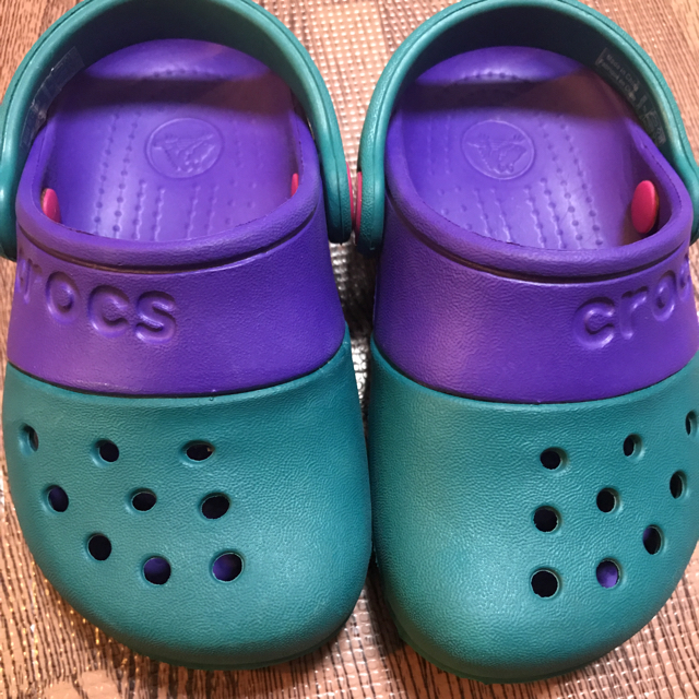 crocs(クロックス)の美品！！クロックス  c7 15センチ  キッズ/ベビー/マタニティのキッズ靴/シューズ(15cm~)(サンダル)の商品写真