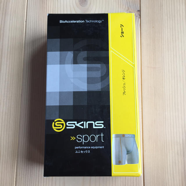 SKINS(スキンズ)のSKINS sport shorts スキンズ スポーツ ショーツ Sサイズ スポーツ/アウトドアのトレーニング/エクササイズ(トレーニング用品)の商品写真