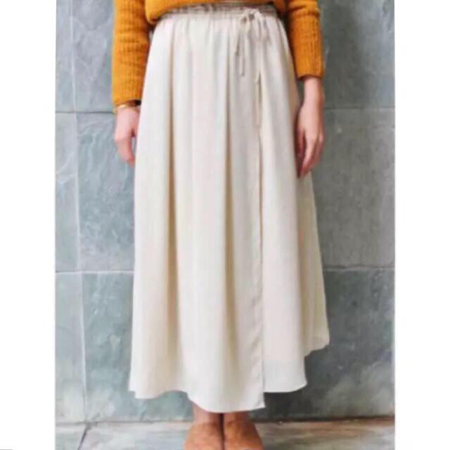 IENA(イエナ)のIÉNA サテンタンブラーロングスカート レディースのスカート(ロングスカート)の商品写真