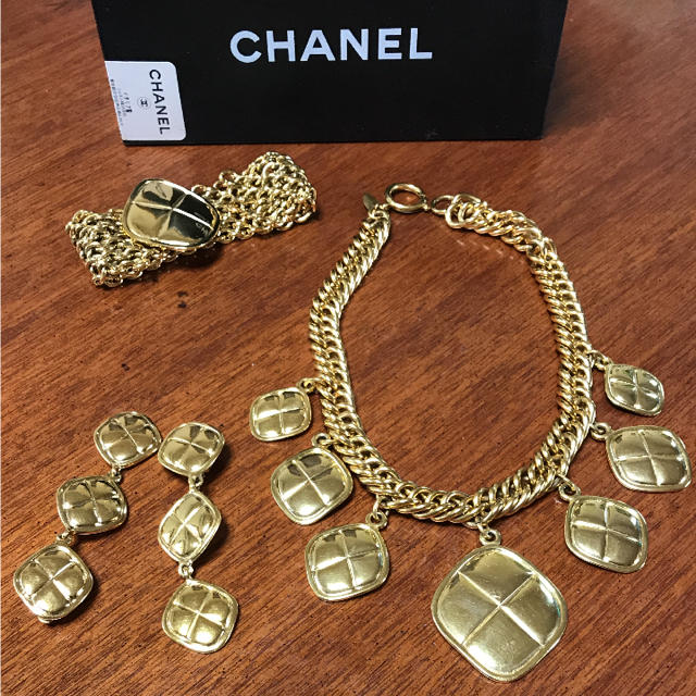 公式の CHANEL チョーカー、ブレスレット、イヤリング ヴィンテージ