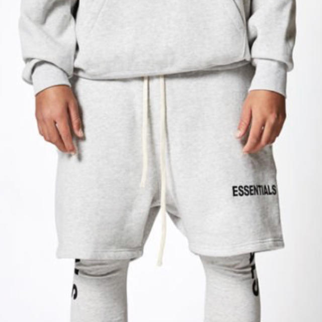 FEAR OF GOD(フィアオブゴッド)のしゅん様専用 essentials Graphic Sweat Shorts L メンズのパンツ(ショートパンツ)の商品写真