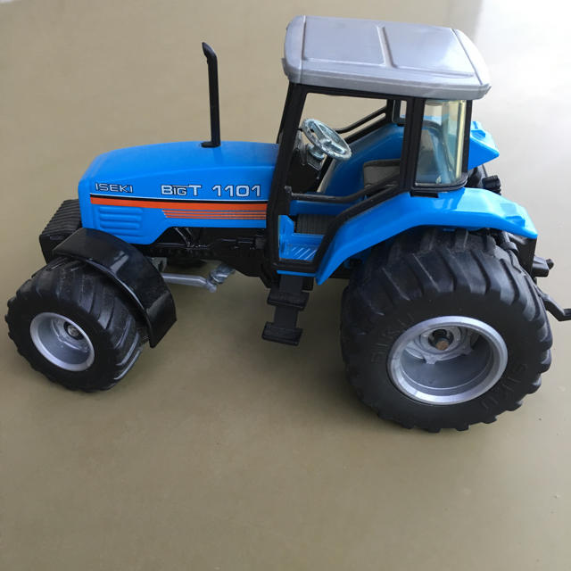 ISEKI トラクター BIG-T 1101ミニカー | フリマアプリ ラクマ