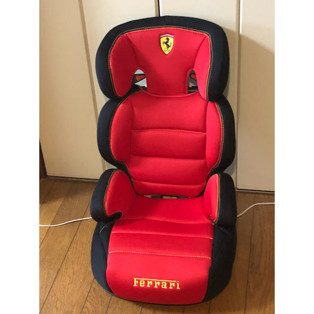 Ferrari(フェラーリ)のFerrari Type302 ジュニアシート フェラーリ  キッズ/ベビー/マタニティの外出/移動用品(自動車用チャイルドシート本体)の商品写真
