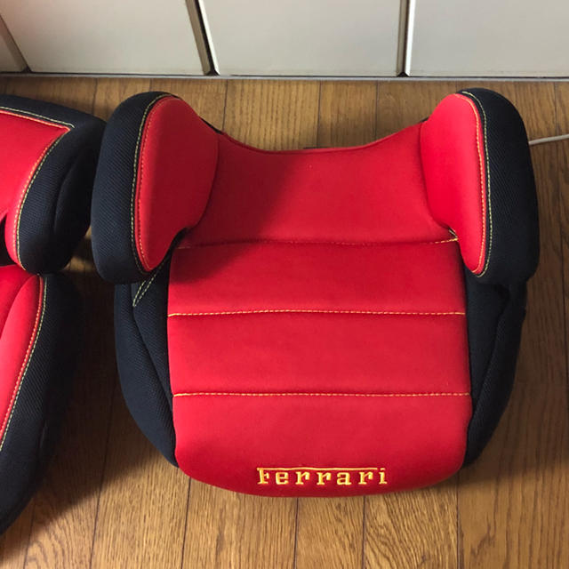 Ferrari(フェラーリ)のFerrari Type302 ジュニアシート フェラーリ  キッズ/ベビー/マタニティの外出/移動用品(自動車用チャイルドシート本体)の商品写真