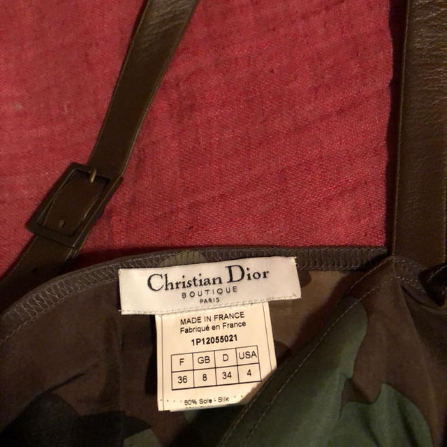 Christian Dior(クリスチャンディオール)のクリスチャンディオール皮ベルトワンショルダー迷彩 レディースのトップス(シャツ/ブラウス(半袖/袖なし))の商品写真