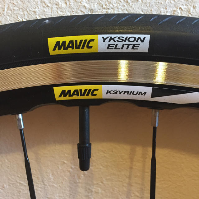 MAVIC ksyrium black 完成車外し 走行極小美品 スプロケット付 スポーツ/アウトドアの自転車(パーツ)の商品写真