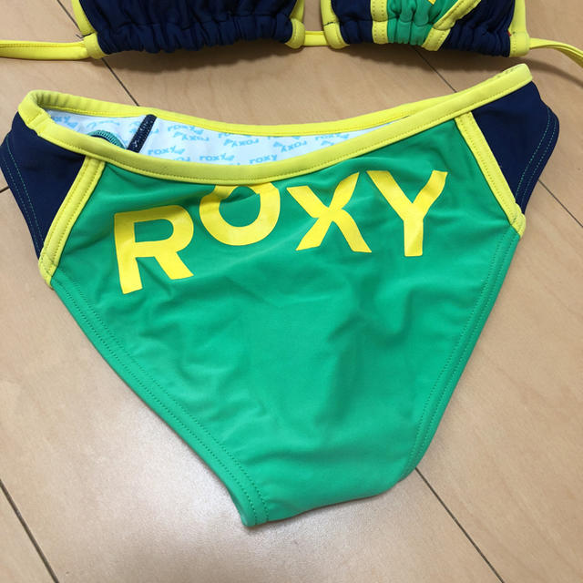 Roxy(ロキシー)の 11日限定 送料込 roxy 水着  ビキニ  サイズ M シミあり レディースの水着/浴衣(水着)の商品写真