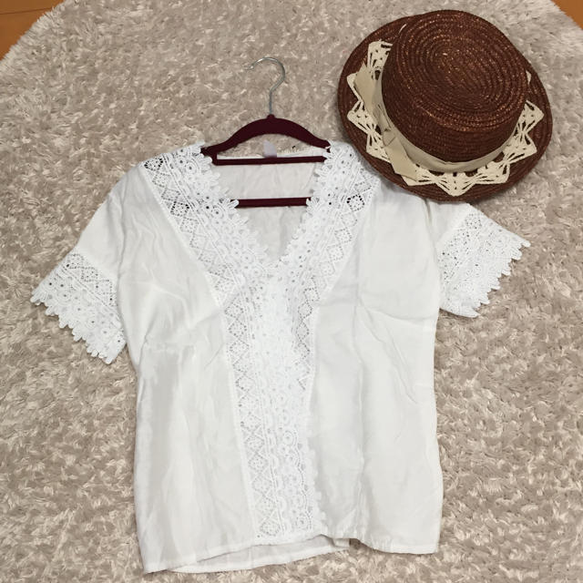 Rakuten(ラクテン)の✨白のレースブラウス✨ レディースのトップス(シャツ/ブラウス(半袖/袖なし))の商品写真