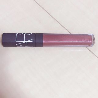 ナーズ(NARS)の【限定・新品】NARS・ナーズ リップ グロス 5685 赤茶 ピンクラメ 入り(リップグロス)