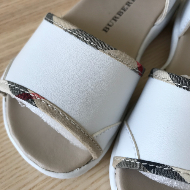 BURBERRY(バーバリー)の【くーまさん専用】 キッズ/ベビー/マタニティのキッズ靴/シューズ(15cm~)(サンダル)の商品写真