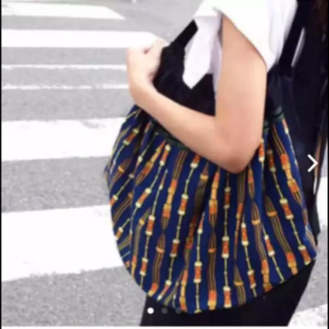 Ameri VINTAGE(アメリヴィンテージ)のameri  スカーフ柄 バッグ レディースのバッグ(トートバッグ)の商品写真