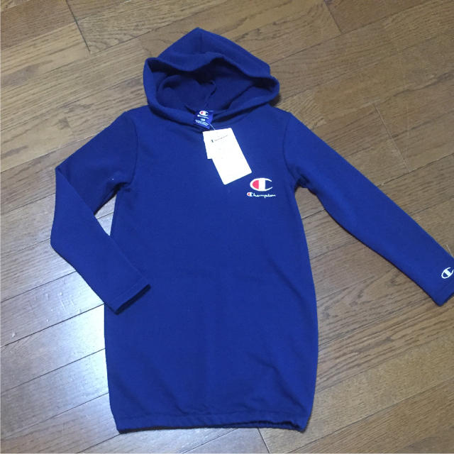 Champion(チャンピオン)の新品 チャンピオン スウェット ワンピース チュニック 130 キッズ/ベビー/マタニティのキッズ服女の子用(90cm~)(ワンピース)の商品写真