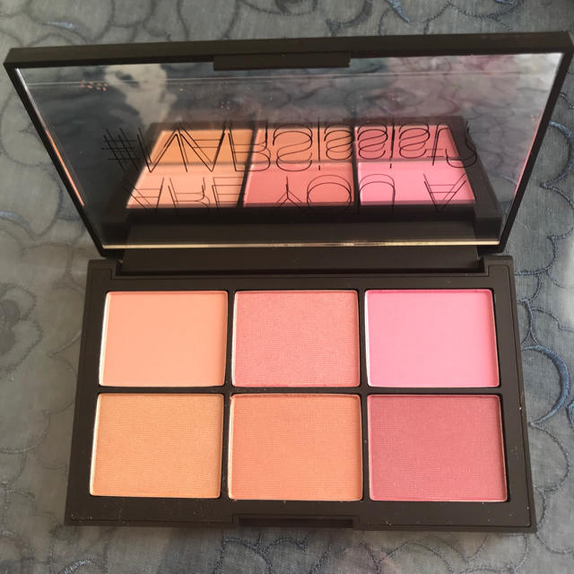 NARS(ナーズ)の2017年限定 NARS アンフィルタードチークパレットⅡ コスメ/美容のベースメイク/化粧品(チーク)の商品写真