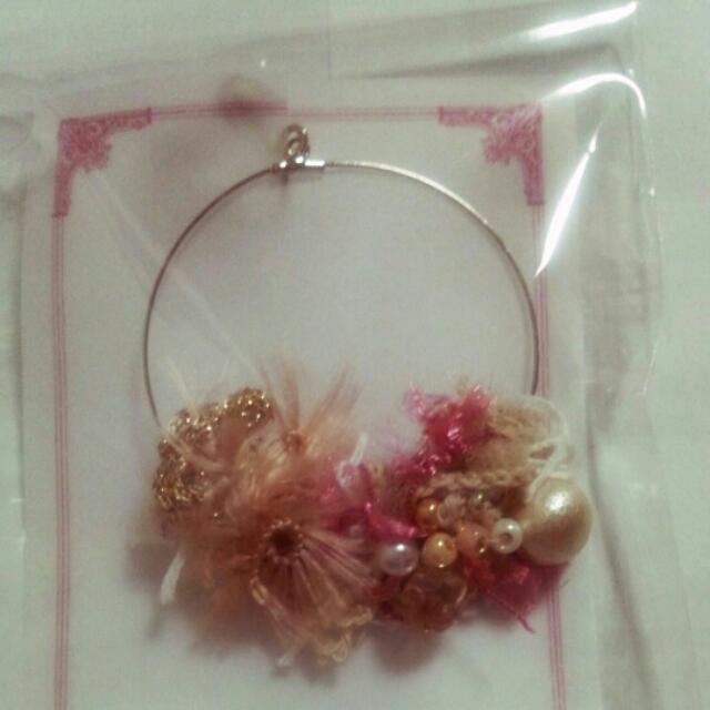 ハンドメイド♡ループイヤリング レディースのアクセサリー(イヤリング)の商品写真