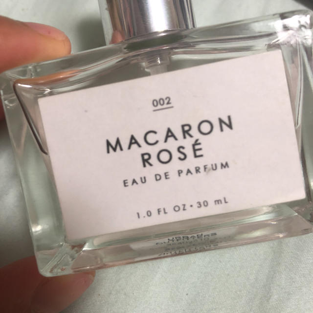 Urban Outfitters(アーバンアウトフィッターズ)のUrban outfitters 香水 macaron rose コスメ/美容の香水(香水(女性用))の商品写真