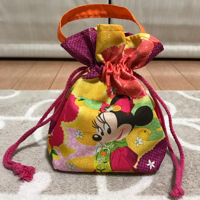 Disney(ディズニー)の【未使用】和柄 ちりめん素材 巾着 キッズ/ベビー/マタニティのこども用バッグ(ランチボックス巾着)の商品写真