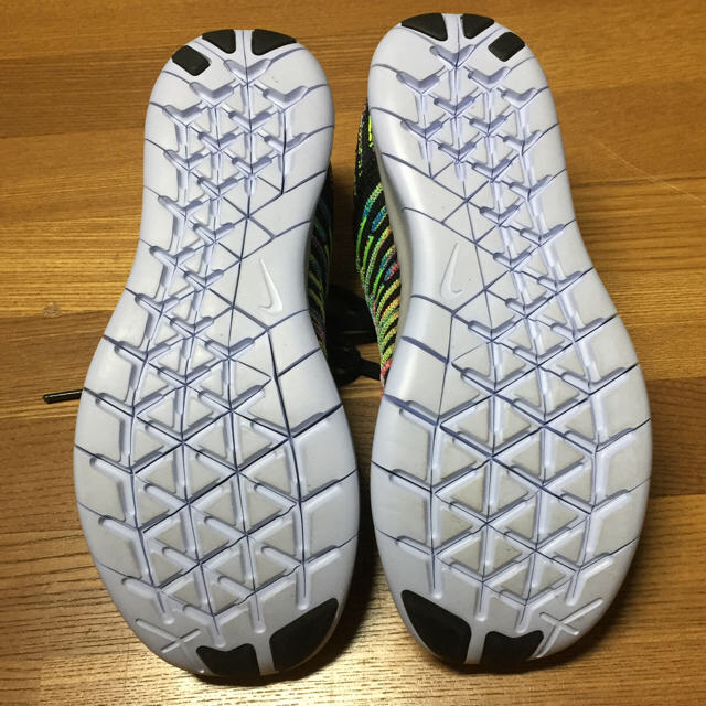 NIKE(ナイキ)の【0Tai0様専用】ナイキNIKE FREE RN FRYKNIT 23.5cm スポーツ/アウトドアのランニング(シューズ)の商品写真