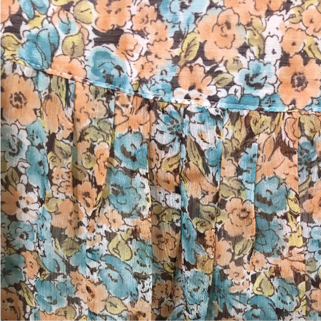 CLEAR IMPRESSION(クリアインプレッション)のCLEAR IMPRESSION 花柄スカート レディースのスカート(ひざ丈スカート)の商品写真