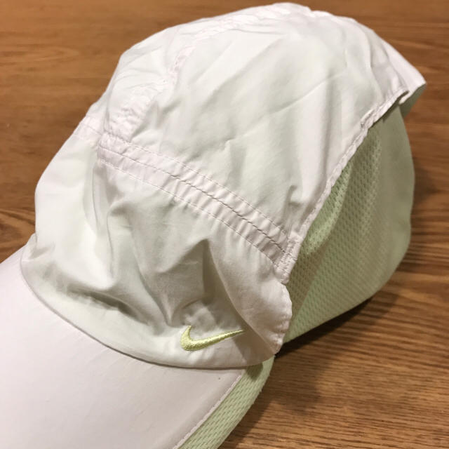 NIKE(ナイキ)のナイキ キャップ 白×薄グリーン 55〜57cm レディースの帽子(キャップ)の商品写真