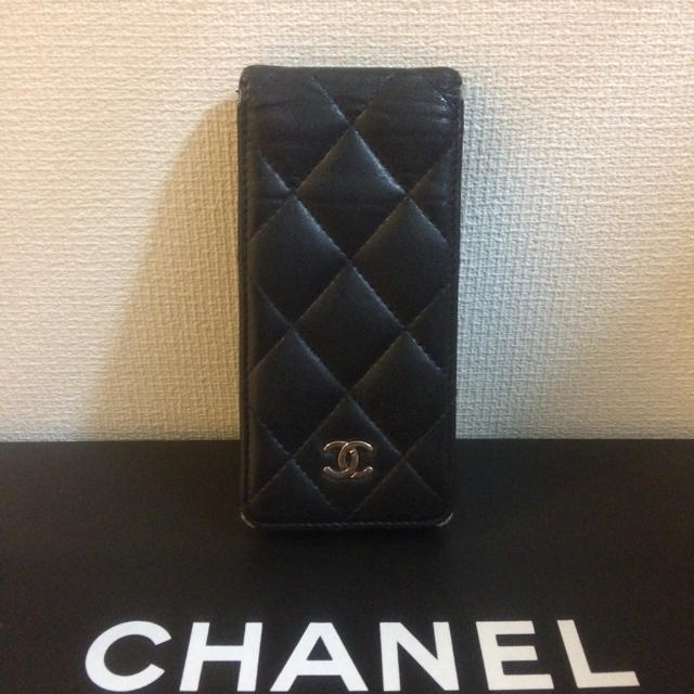 dior iphone8plus ケース 芸能人 - CHANEL - 本物シャネル黒系ココマーク金具のスマホケース iPhone５／5s用 の通販 by ありさ's shop｜シャネルならラクマ