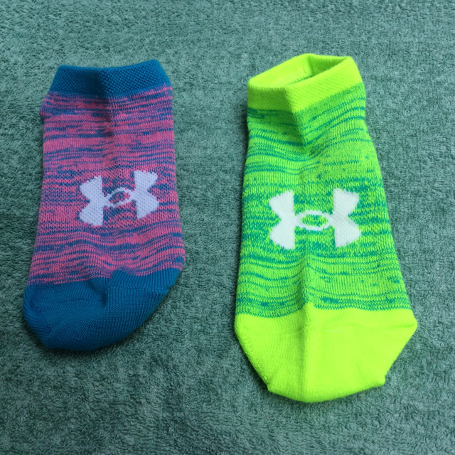 UNDER ARMOUR(アンダーアーマー)のUNDER  ARMOUR   靴下4足組 キッズ/ベビー/マタニティのこども用ファッション小物(靴下/タイツ)の商品写真