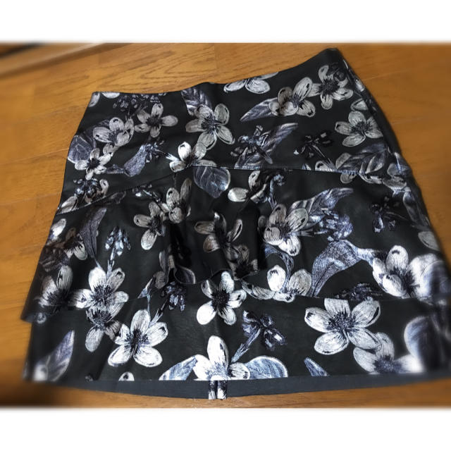 ZARA(ザラ)のZARA☆未使用台形レザースカート レディースのスカート(ミニスカート)の商品写真