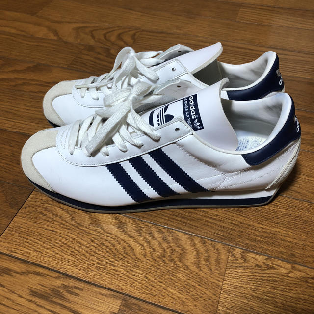 adidas la marque aux 3 bandes スニーカー23.5