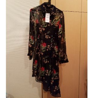 ベルシュカ(Bershka)のBershka　フラワーワンピース(ひざ丈ワンピース)