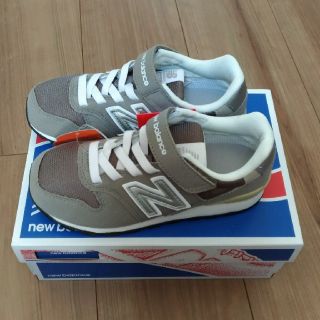 ニューバランス(New Balance)のニューバランス キッズ スニーカー
18.5cm グレー(スニーカー)